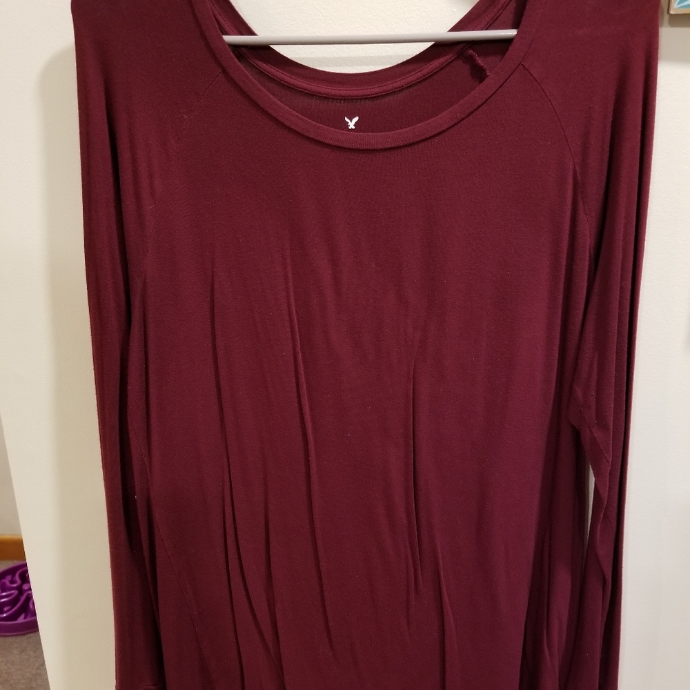 American Eagle maroon shirt